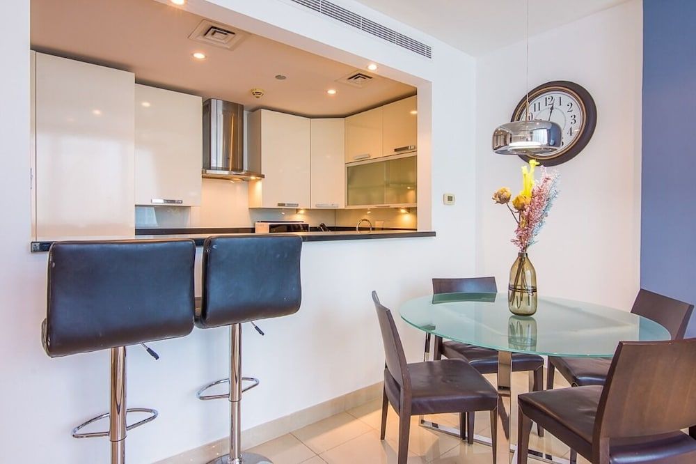 undefined Jlt Bonnington Tower 1 Br Apartment Lake View 5