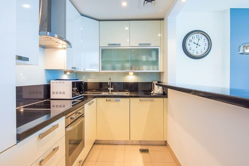 undefined Jlt Bonnington Tower 1 Br Apartment Lake View 9