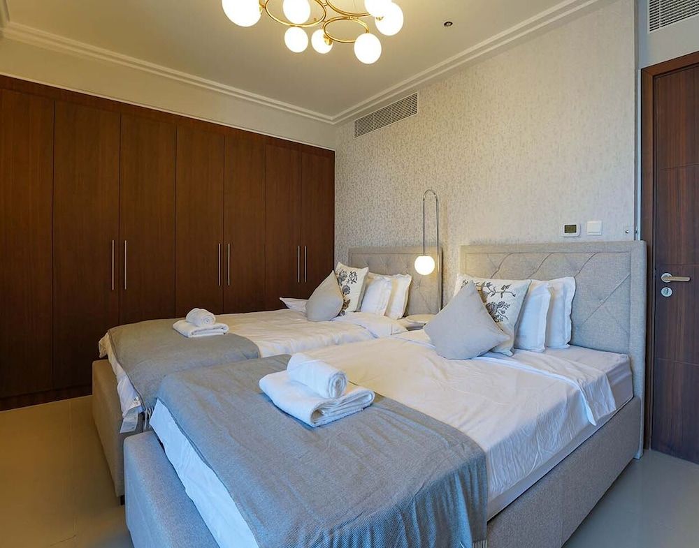 undefined Boulevard Point 8