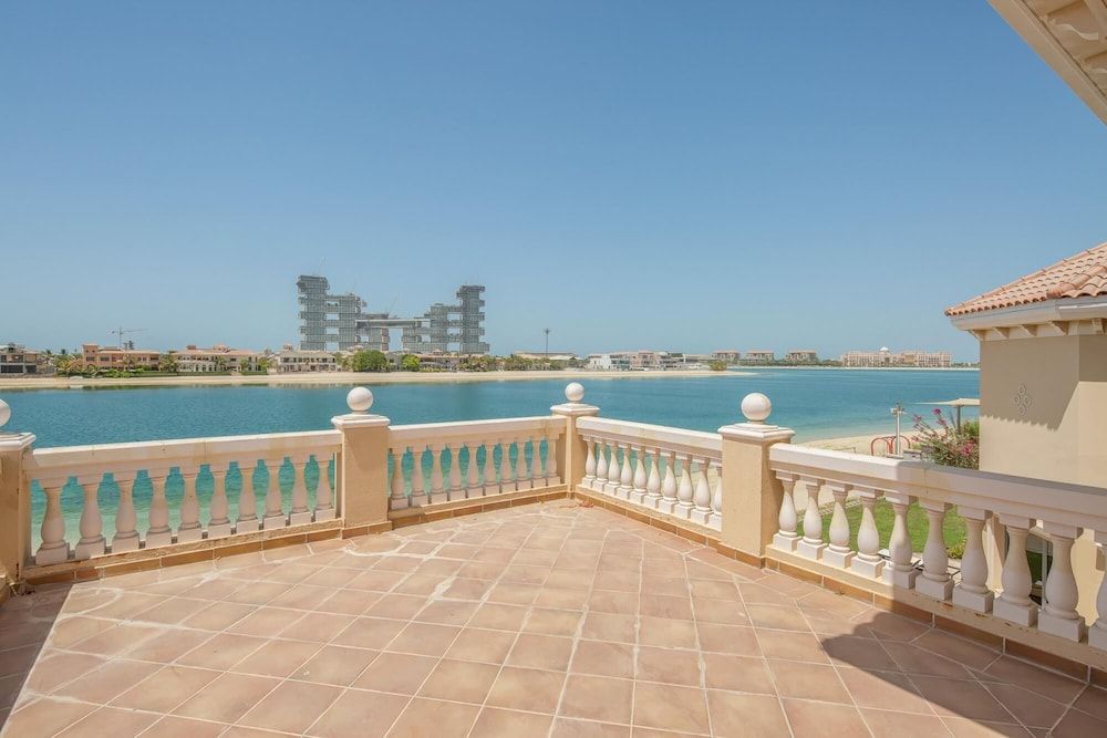 Palm Jumeirah Beach Front XL Villa w Prvt Pool Villa 14