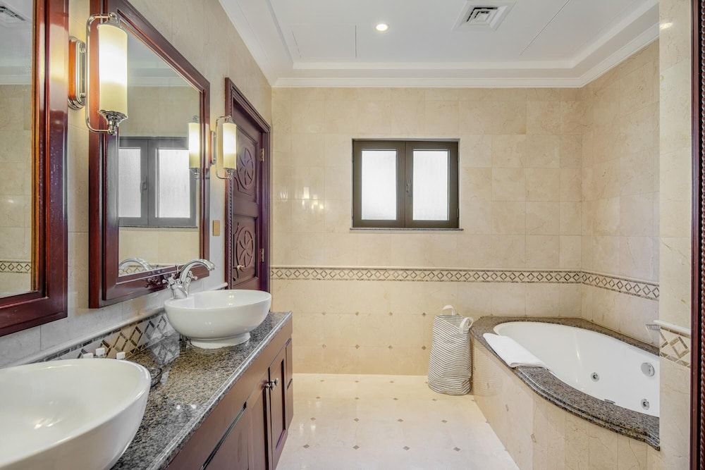 Palm Jumeirah Beach Front XL Villa w Prvt Pool Villa 18