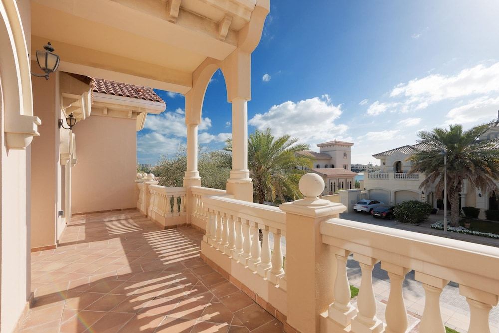 Palm Jumeirah Beach Front XL Villa w Prvt Pool Villa 15