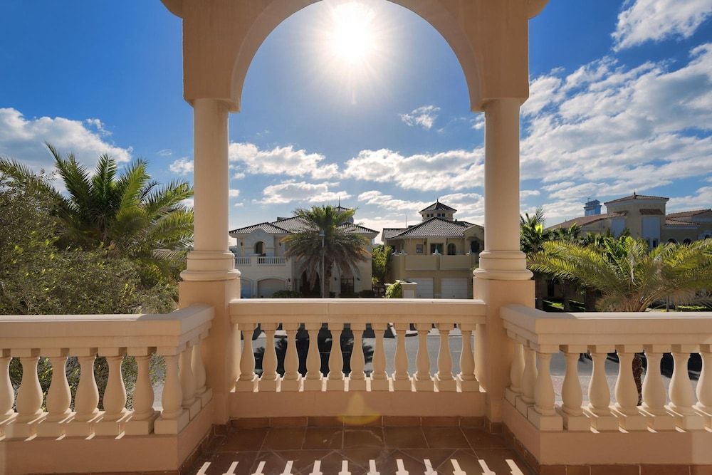 Palm Jumeirah Beach Front XL Villa w Prvt Pool Villa 16