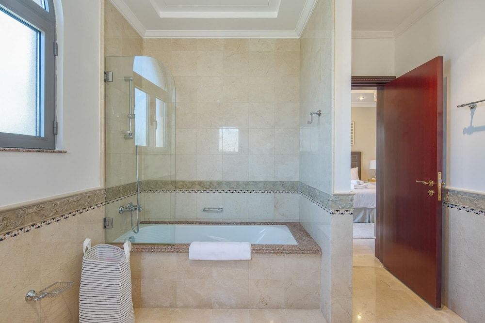 Palm Jumeirah Beach Front XL Villa w Prvt Pool Villa 20