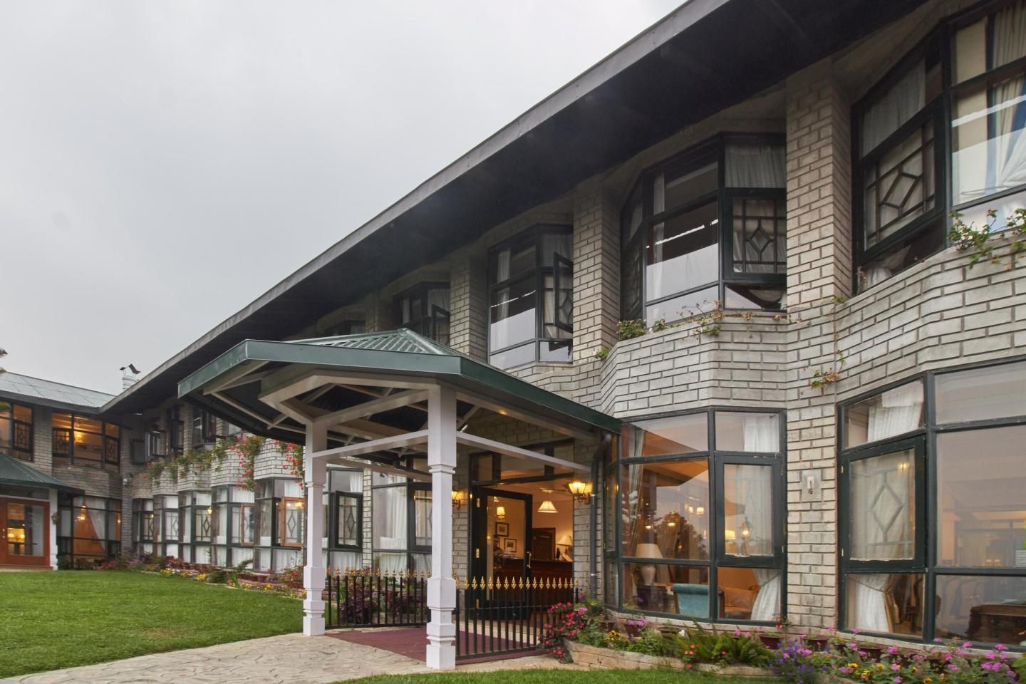undefined The Elgin Silver Oaks