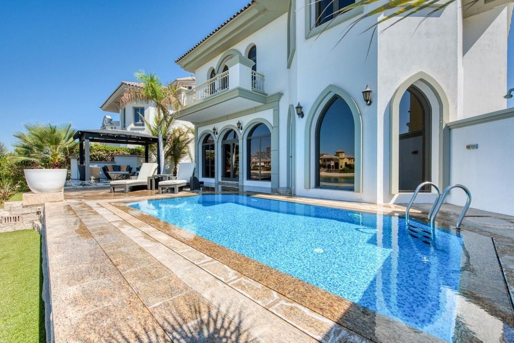 undefined Glamourous Beachfront Villa on The Palm w Pool