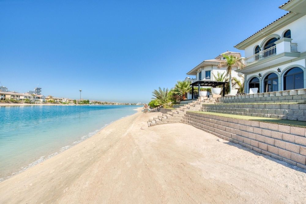 undefined Glamourous Beachfront Villa on The Palm w Pool 3