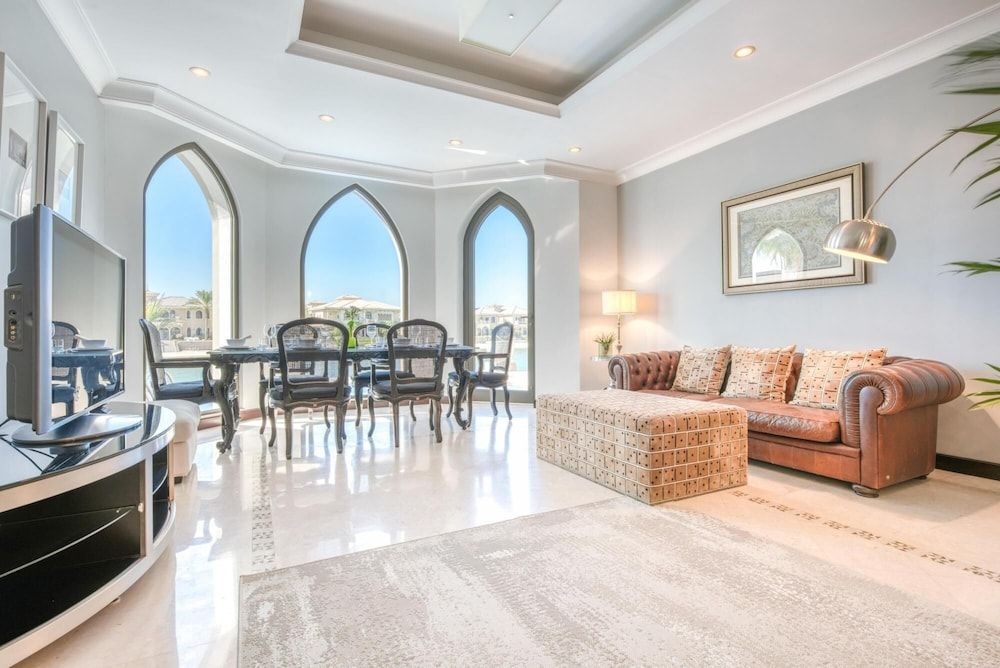 undefined Glamourous Beachfront Villa on The Palm w Pool 10