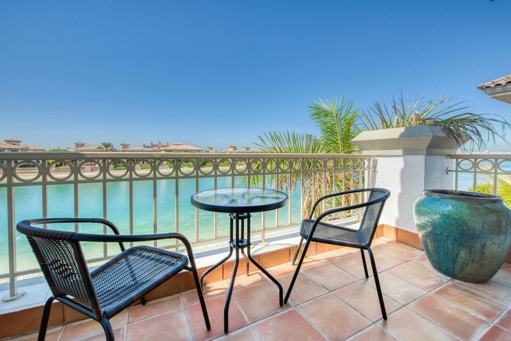 undefined Glamourous Beachfront Villa on The Palm w Pool 2