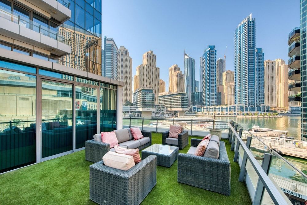 Luxury Apt w Private Jacuzzi Overlooking the Water Apartment 43