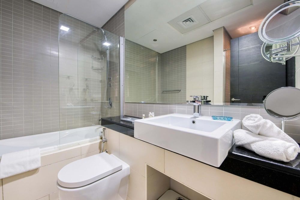 Luxury Apt w Private Jacuzzi Overlooking the Water Apartment 34