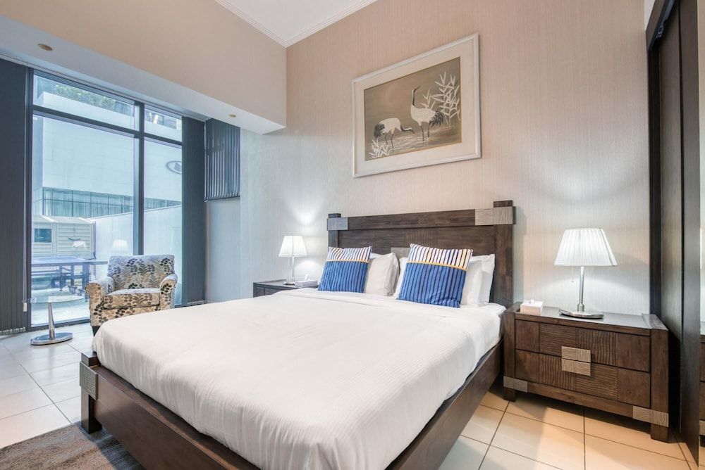 Luxury Apt w Private Jacuzzi Overlooking the Water Apartment 29