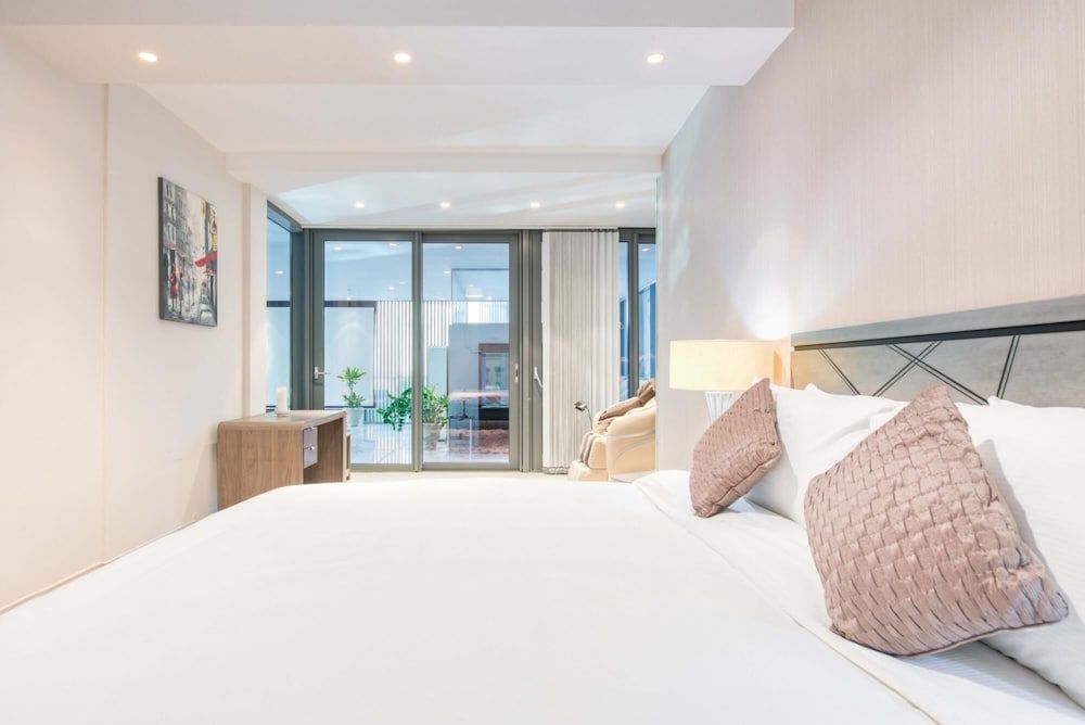 Luxury Apt w Private Jacuzzi Overlooking the Water Apartment 35