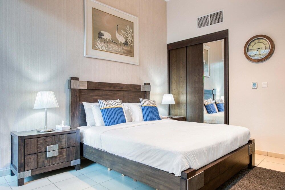 Luxury Apt w Private Jacuzzi Overlooking the Water Apartment 31