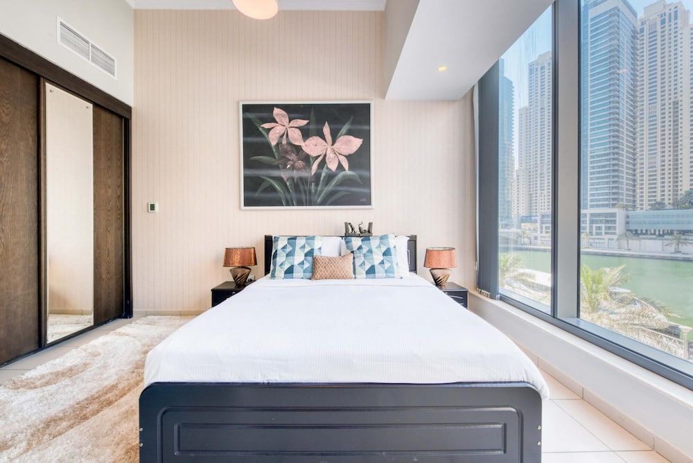 Luxury Apt w Private Jacuzzi Overlooking the Water Apartment 23