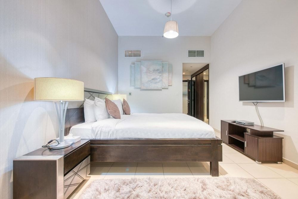 Luxury Apt w Private Jacuzzi Overlooking the Water Apartment 36