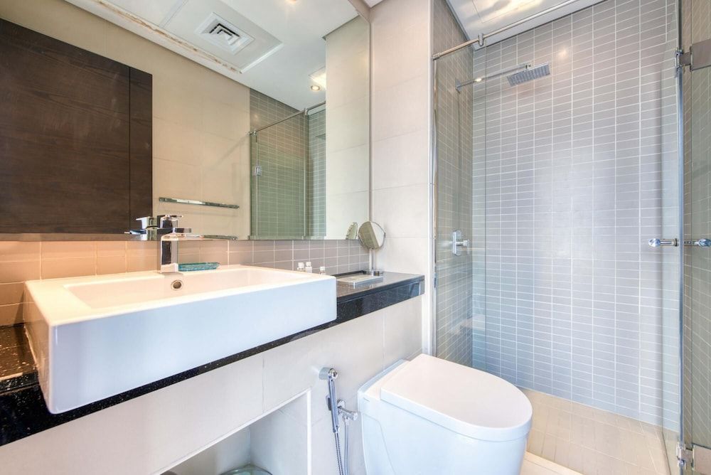 Luxury Apt w Private Jacuzzi Overlooking the Water Apartment 25