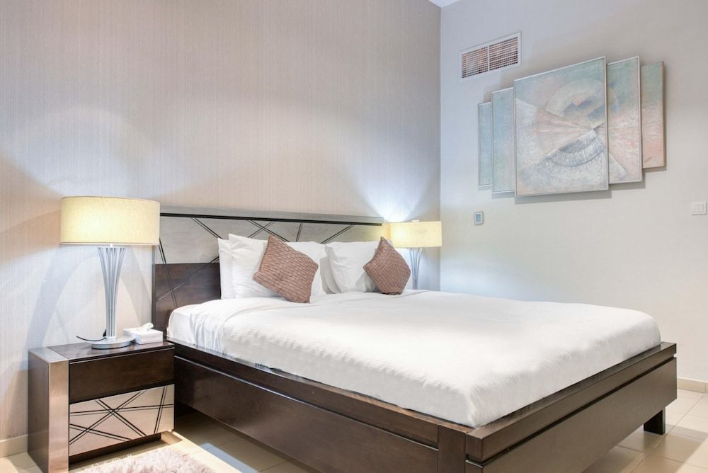 Luxury Apt w Private Jacuzzi Overlooking the Water Apartment 39