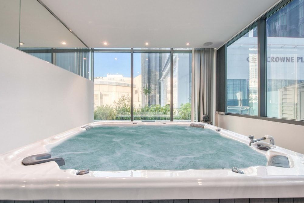 Luxury Apt w Private Jacuzzi Overlooking the Water Apartment 48