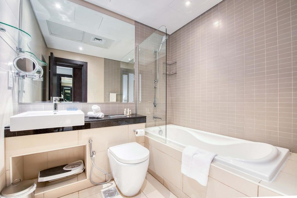 Luxury Apt w Private Jacuzzi Overlooking the Water Apartment 42