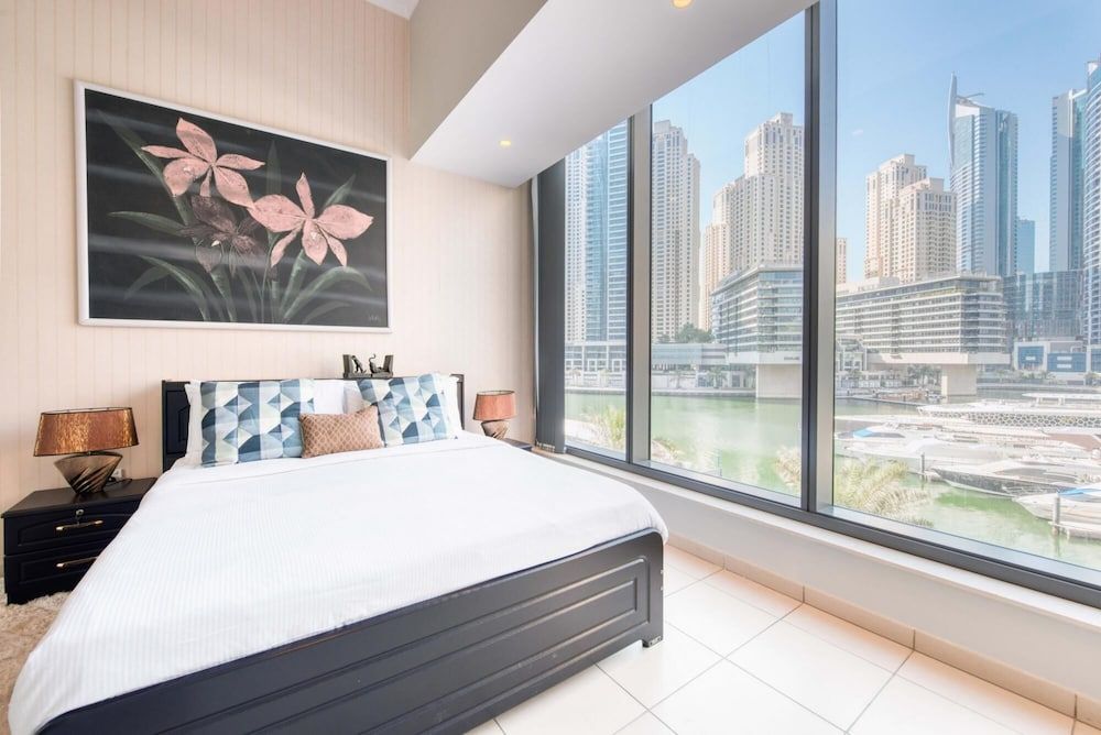 Luxury Apt w Private Jacuzzi Overlooking the Water Apartment 21