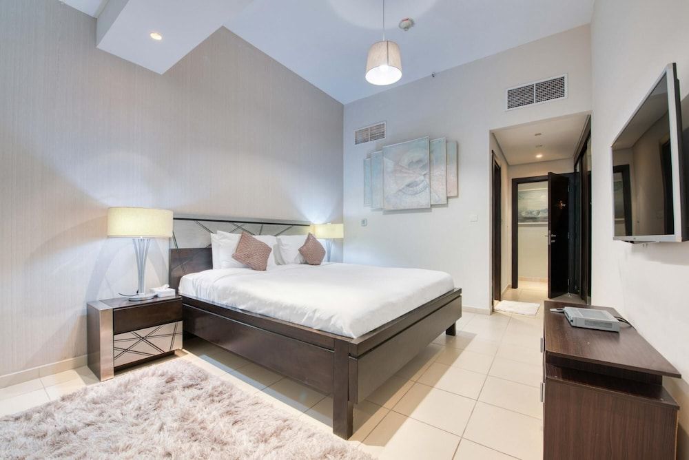 Luxury Apt w Private Jacuzzi Overlooking the Water Apartment 37