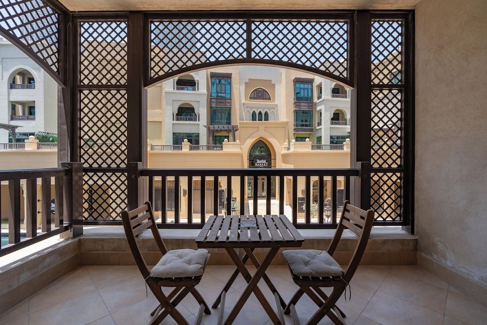 Lux BnB I Souk Al Bahar I Burj Khalifa Views Luxury Apartment 14