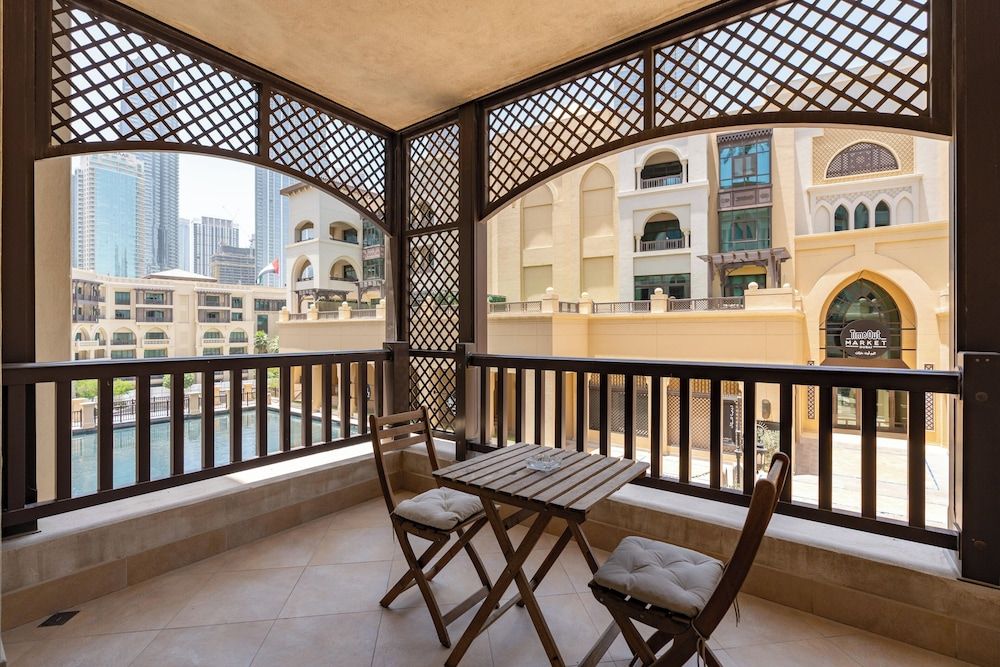 Lux BnB I Souk Al Bahar I Burj Khalifa Views Luxury Apartment 16