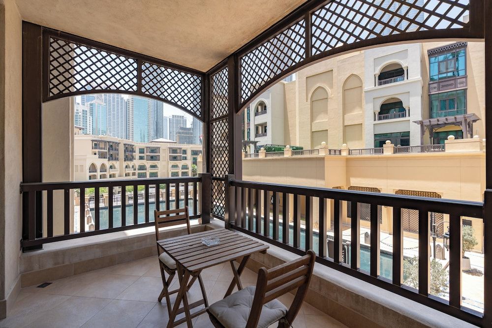 Lux BnB I Souk Al Bahar I Burj Khalifa Views Luxury Apartment 13