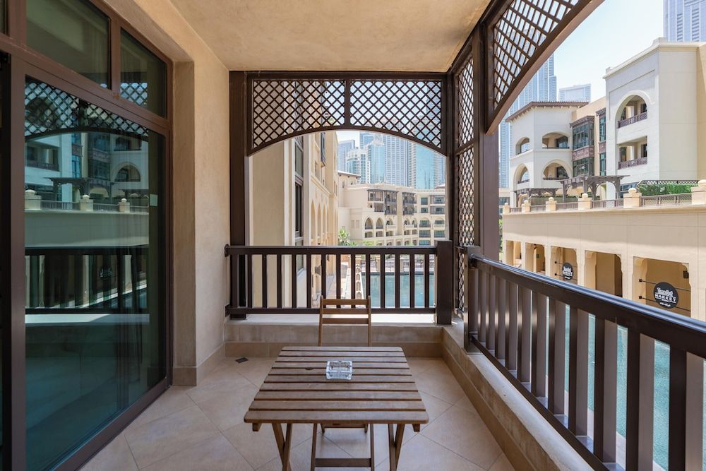 Lux BnB I Souk Al Bahar I Burj Khalifa Views Luxury Apartment 15