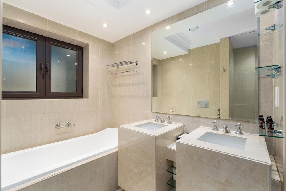 Lux BnB I Souk Al Bahar I Burj Khalifa Views Luxury Apartment 24