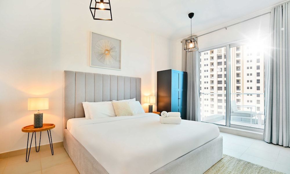 undefined LUX  Marina Promenade 1 BR Prime Loc Apt 8