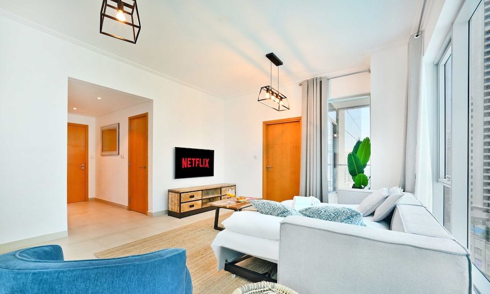 undefined LUX  Marina Promenade 1 BR Prime Loc Apt 7