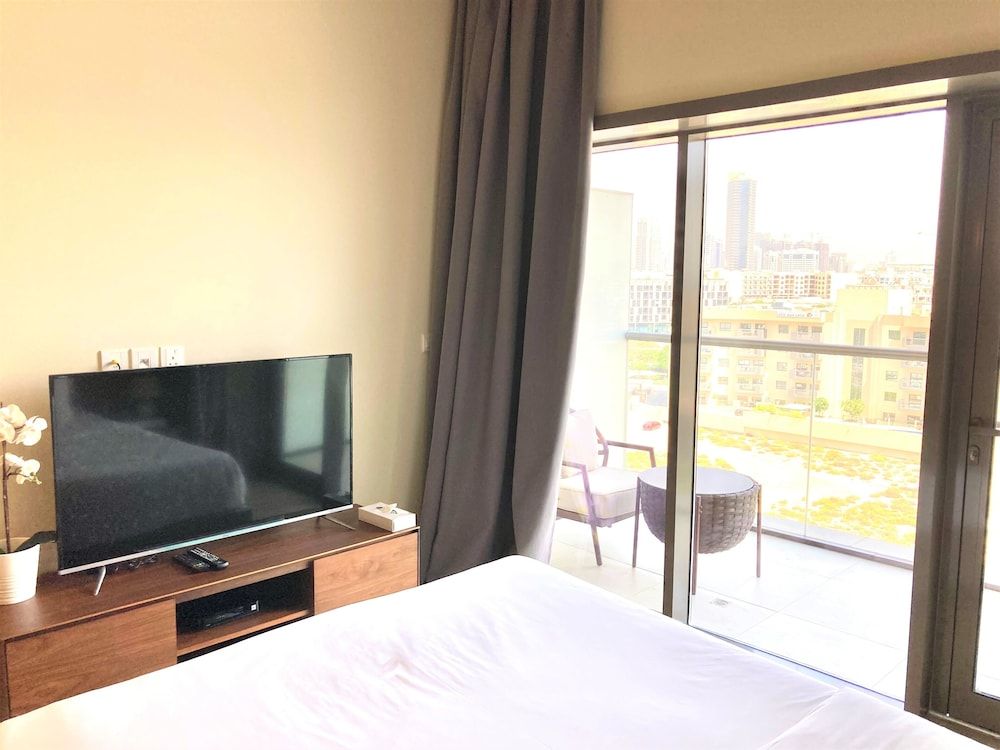 Amazing Studio With Balcony in Park View Dubai Apartment (0 Bedroom) 3
