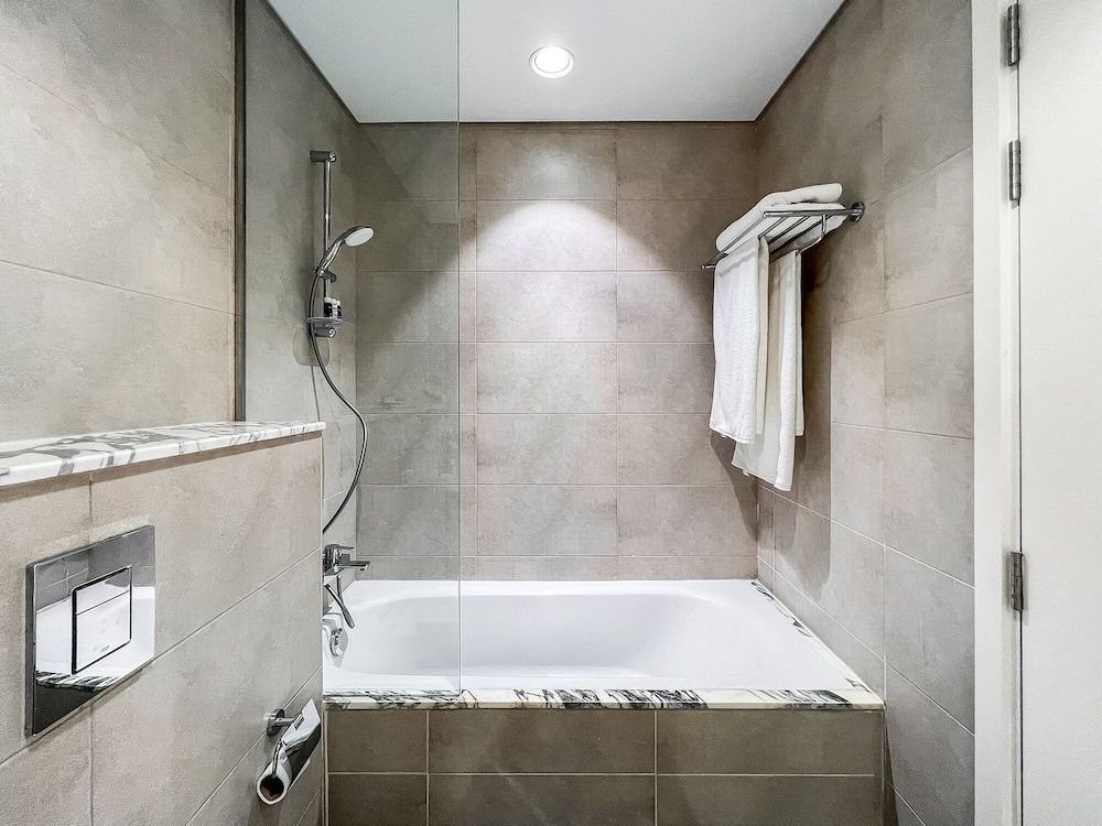 undefined Luton Vacation Homes - Paramount Midtown 7