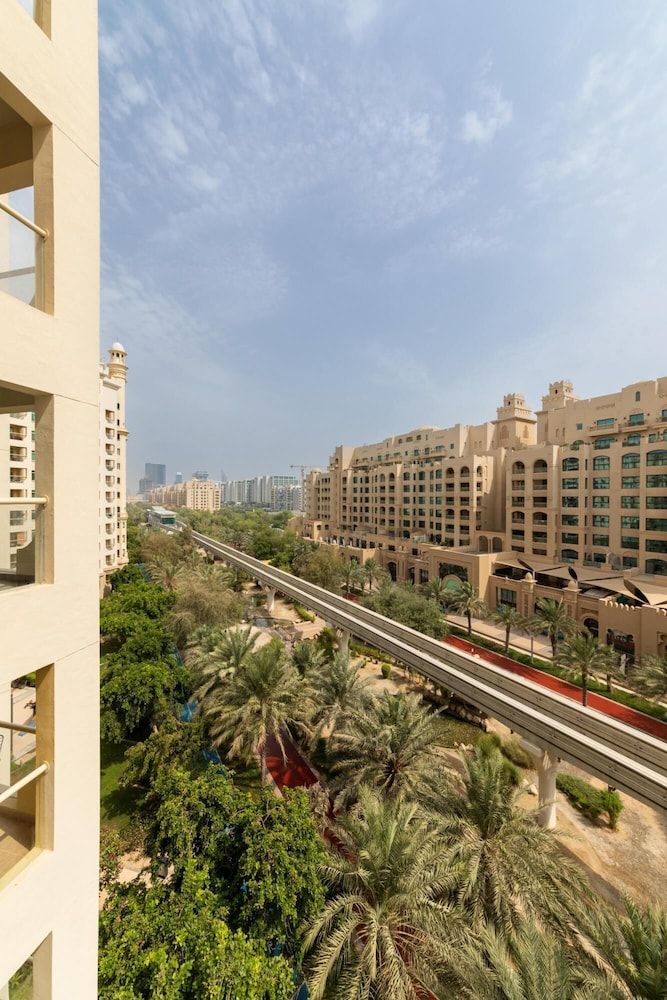 undefined Luxurious 2 Bed Apt on Palm Jumeirah