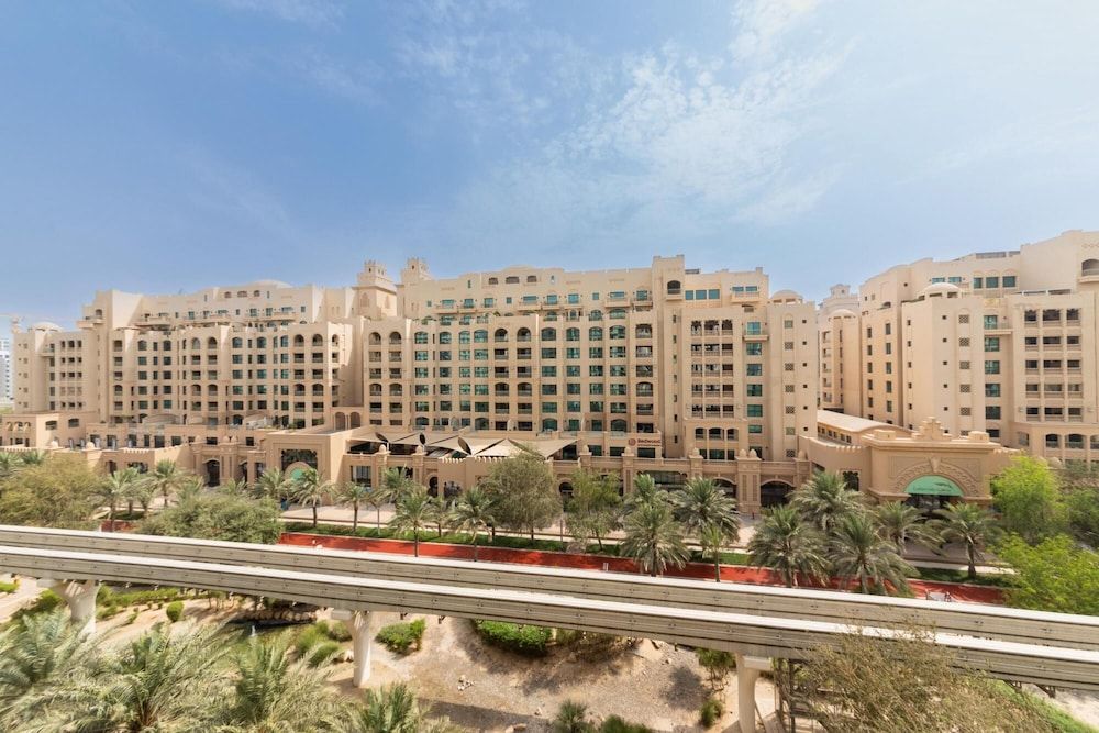 undefined Luxurious 2 Bed Apt on Palm Jumeirah 2