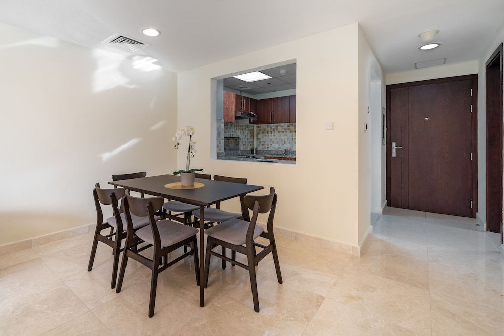 undefined Spacious Apartment With Balcony in Business Bay 4