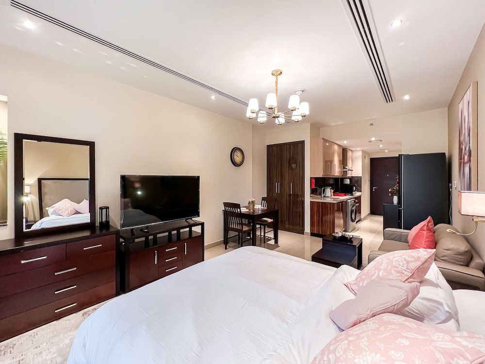 undefined Luton Vacation Homes - Elite Downtown Residence 6