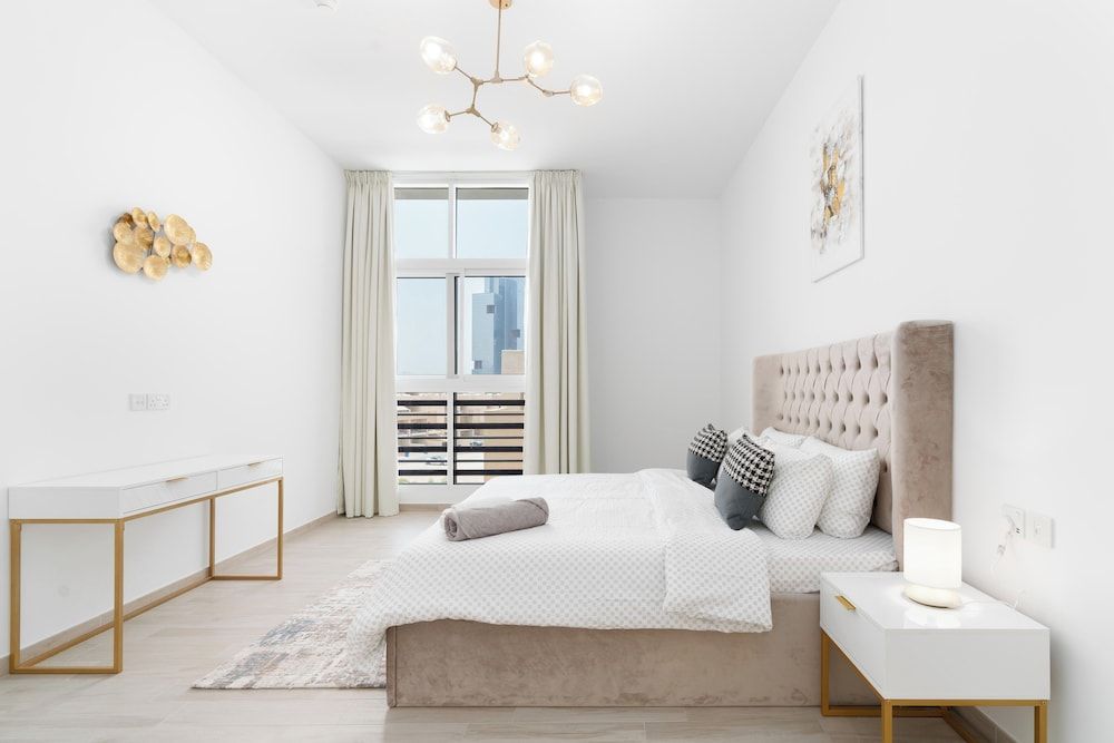 undefined Whitesage - Chic Home in the Heart of JVC with Designer Pool 5