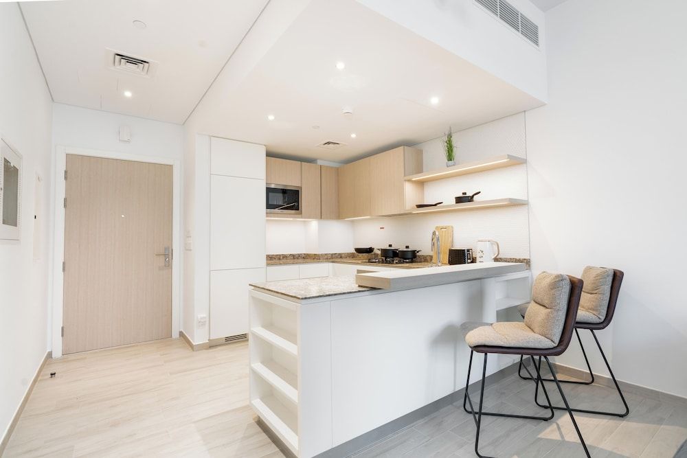 undefined Whitesage - Chic Home in the Heart of JVC with Designer Pool 9