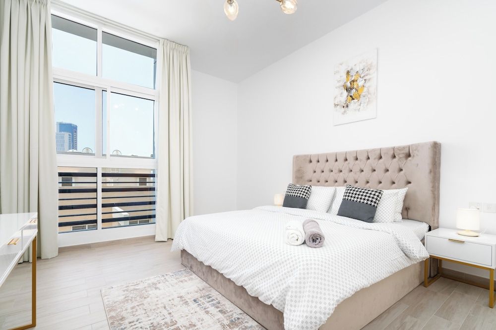 undefined Whitesage - Chic Home in the Heart of JVC with Designer Pool 6