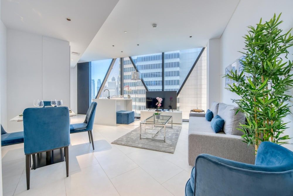 Well Connected Luxury Apt w Waterway Vws