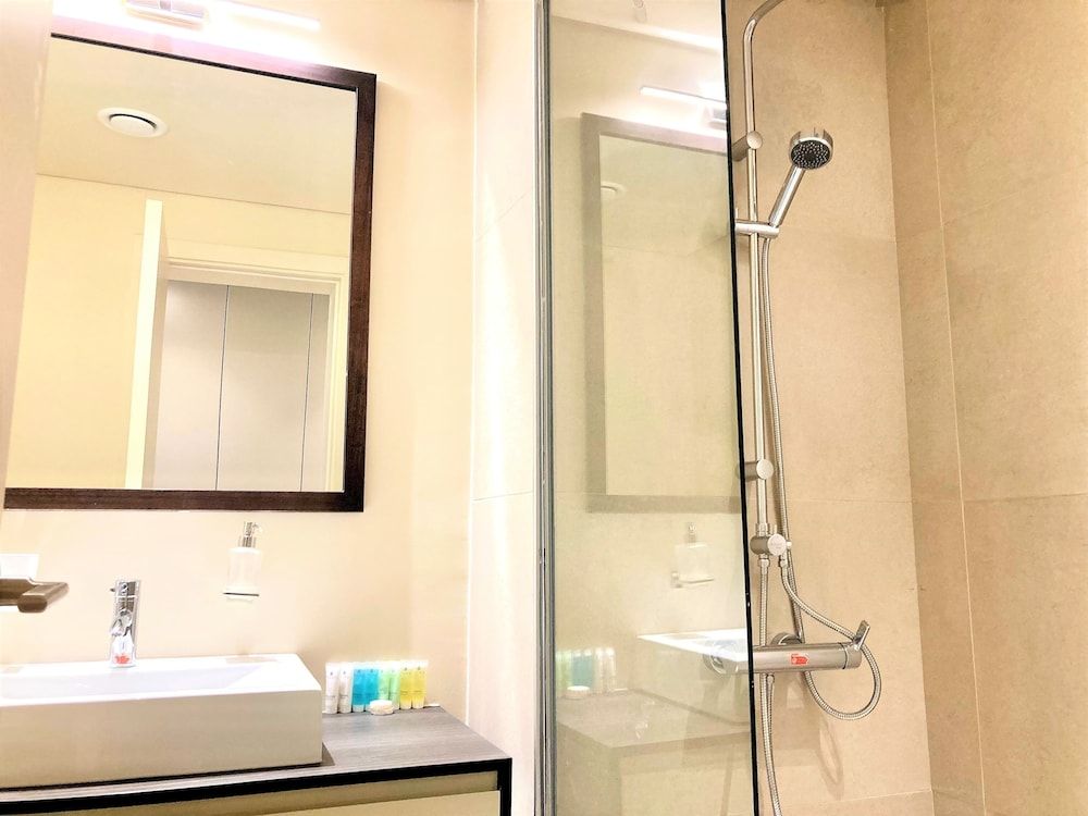 Amazing Living in Park View JVC Apartment (0 Bedroom) 8