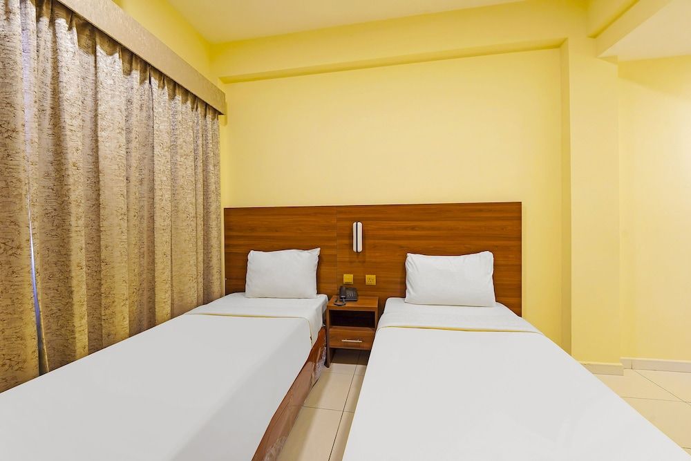 OYO 925 Emirates Hotel