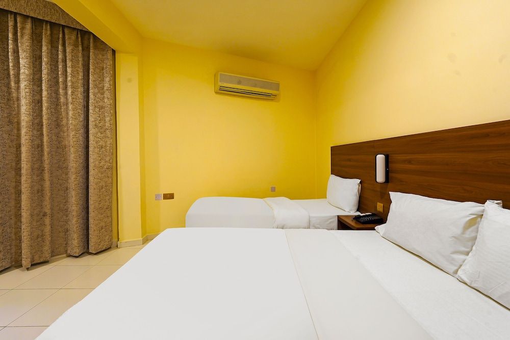 OYO 925 Emirates Hotel