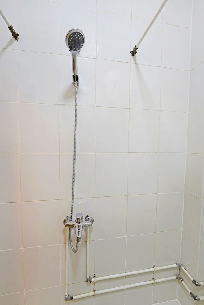 undefined OYO 925 Emirates Hotel 8