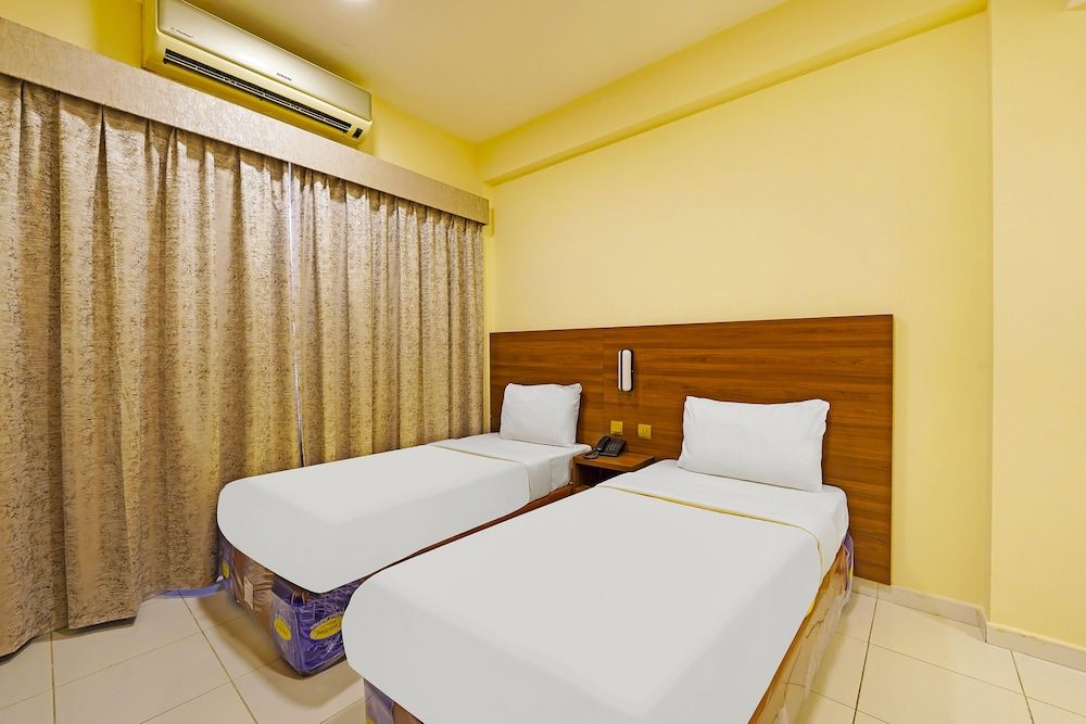 undefined OYO 925 Emirates Hotel