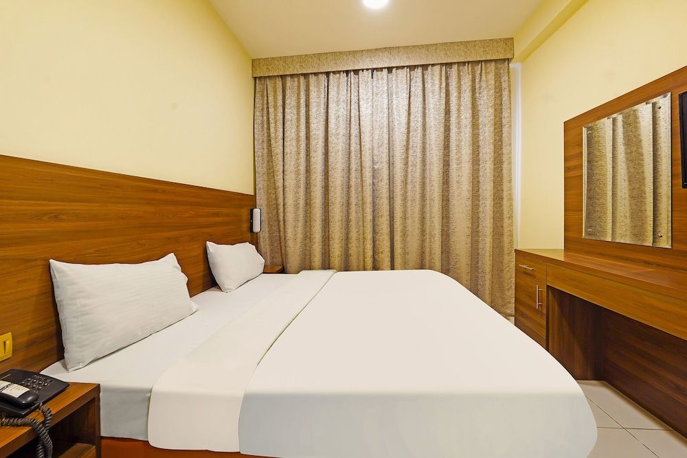 OYO 925 Emirates Hotel