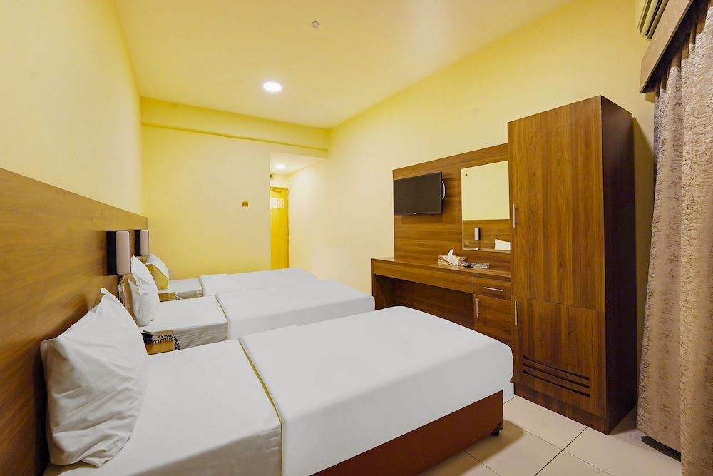 OYO 925 Emirates Hotel